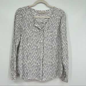Loft Geometric Patterned Long Sleeve Hidden Buttondown V-Neck Polyester Blouse